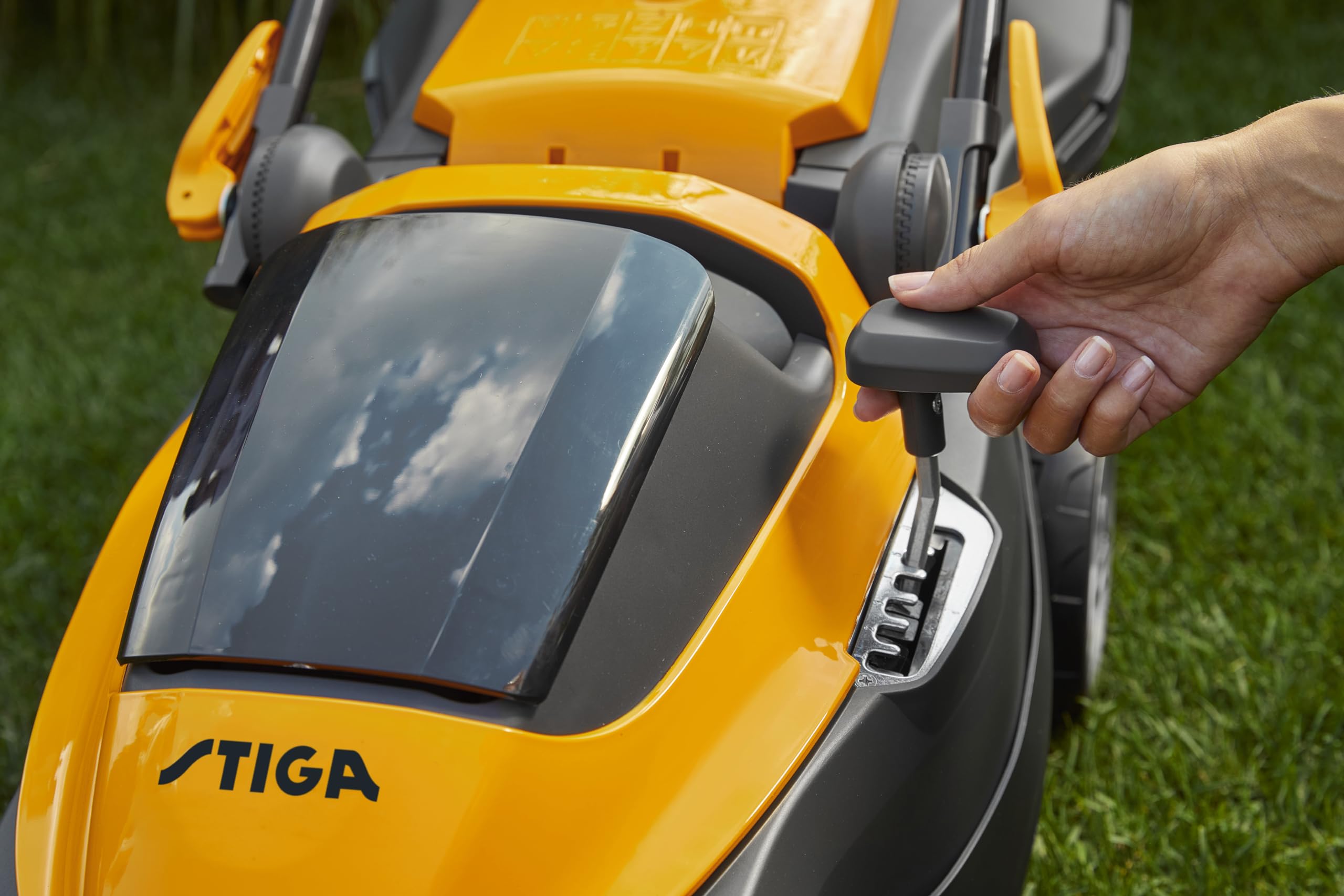 stiga-slm-136e-kit-akku-rasenm-her-34-cm-schnittbreite-2x-20v-2ah-akku-35-l-korb image 3