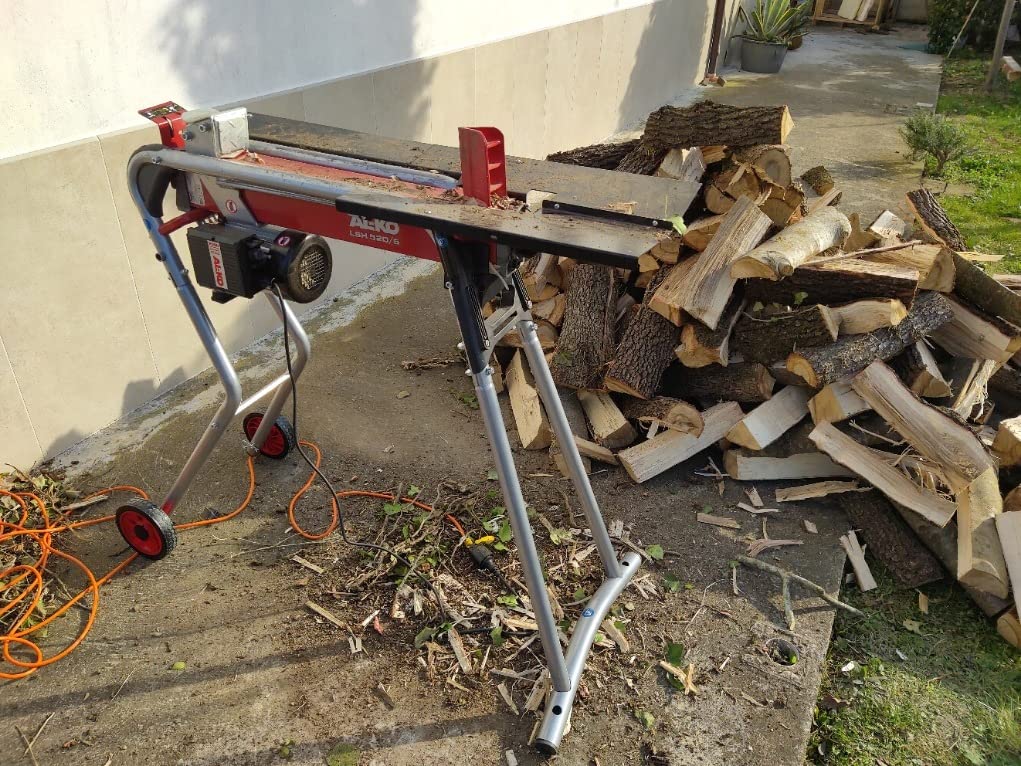 Spaltet Buche ohne Murren