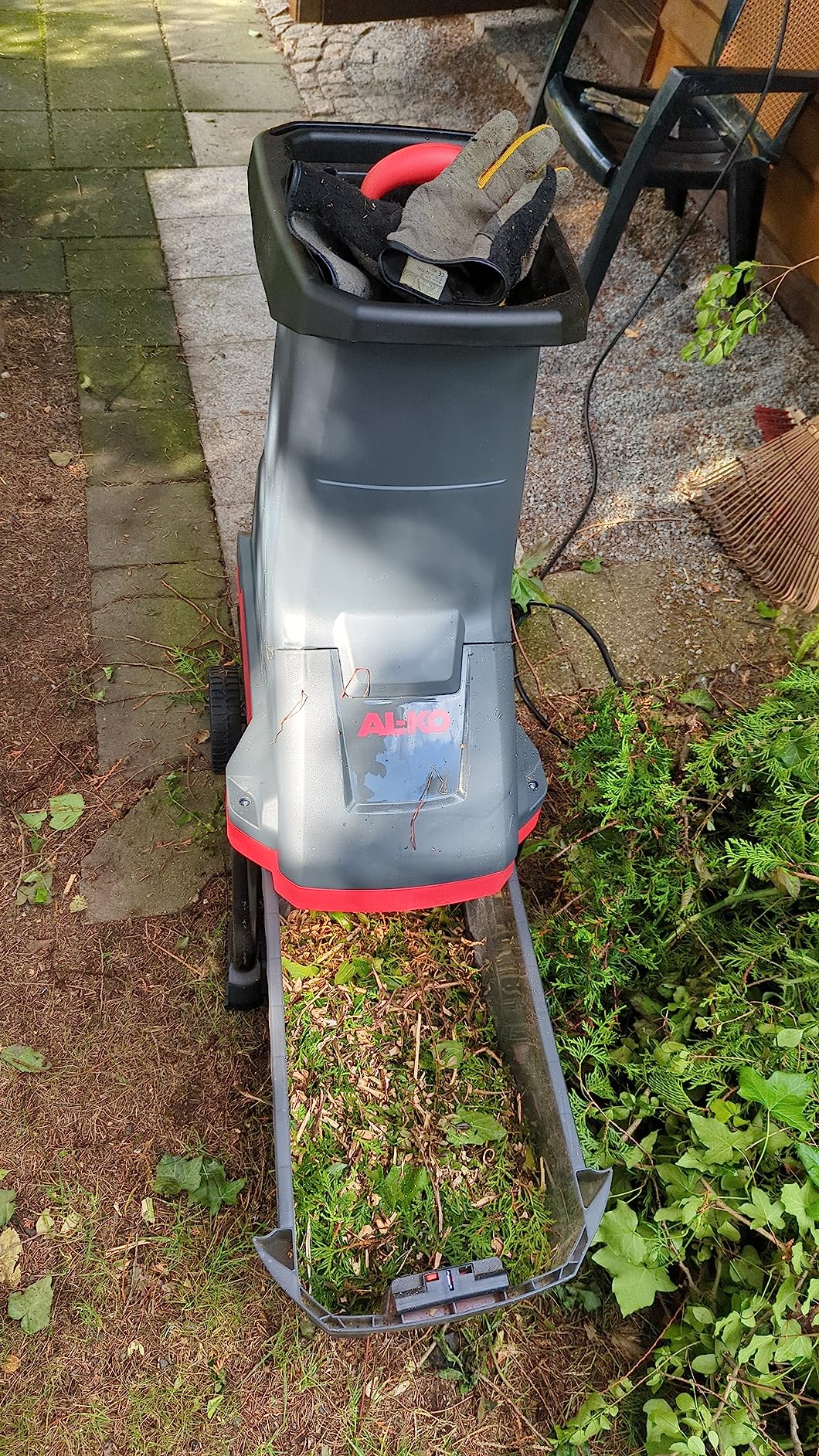 Aus Ästen wird feiner Mulch